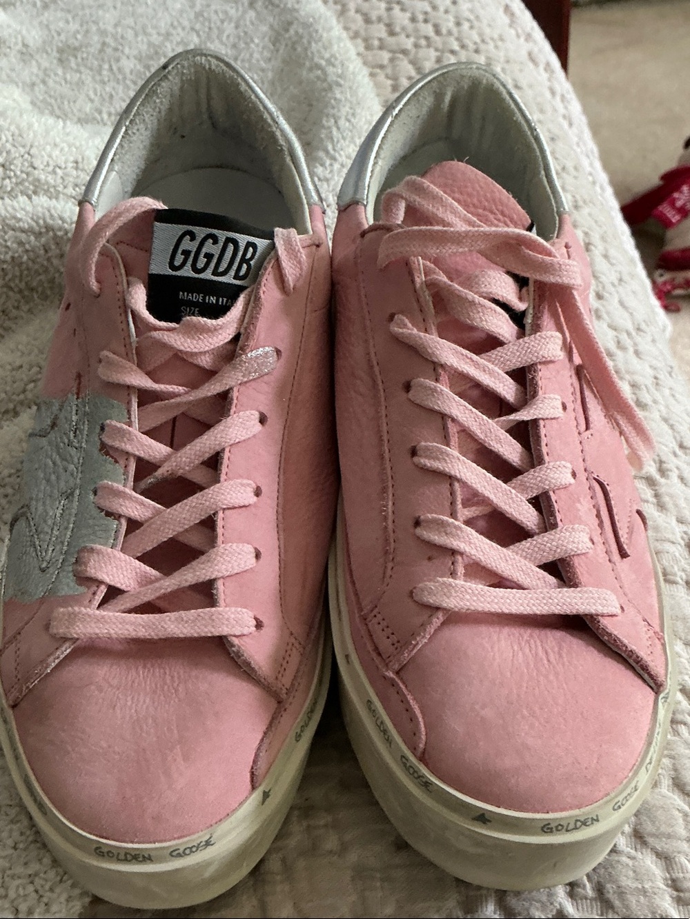 Golden Goose Pink Suede Low-Top Sneakers with Silver Star 39 like new